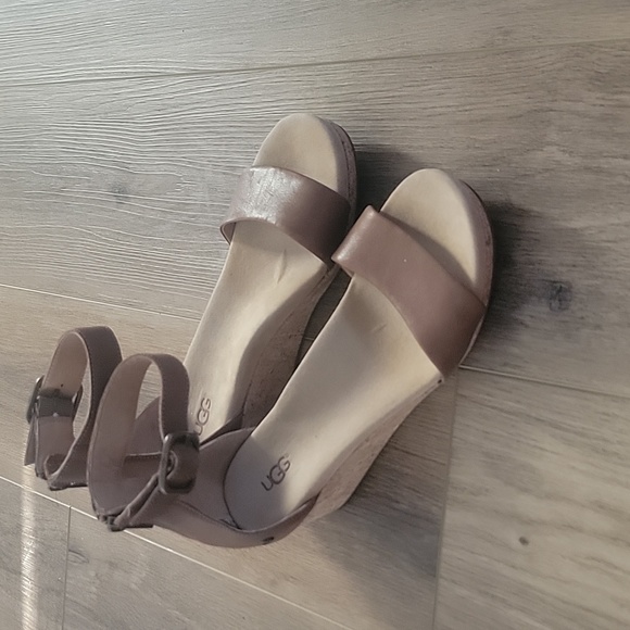 UGG Zoe II women's brown wedge sandal size 8.5 - Picture 1 of 5